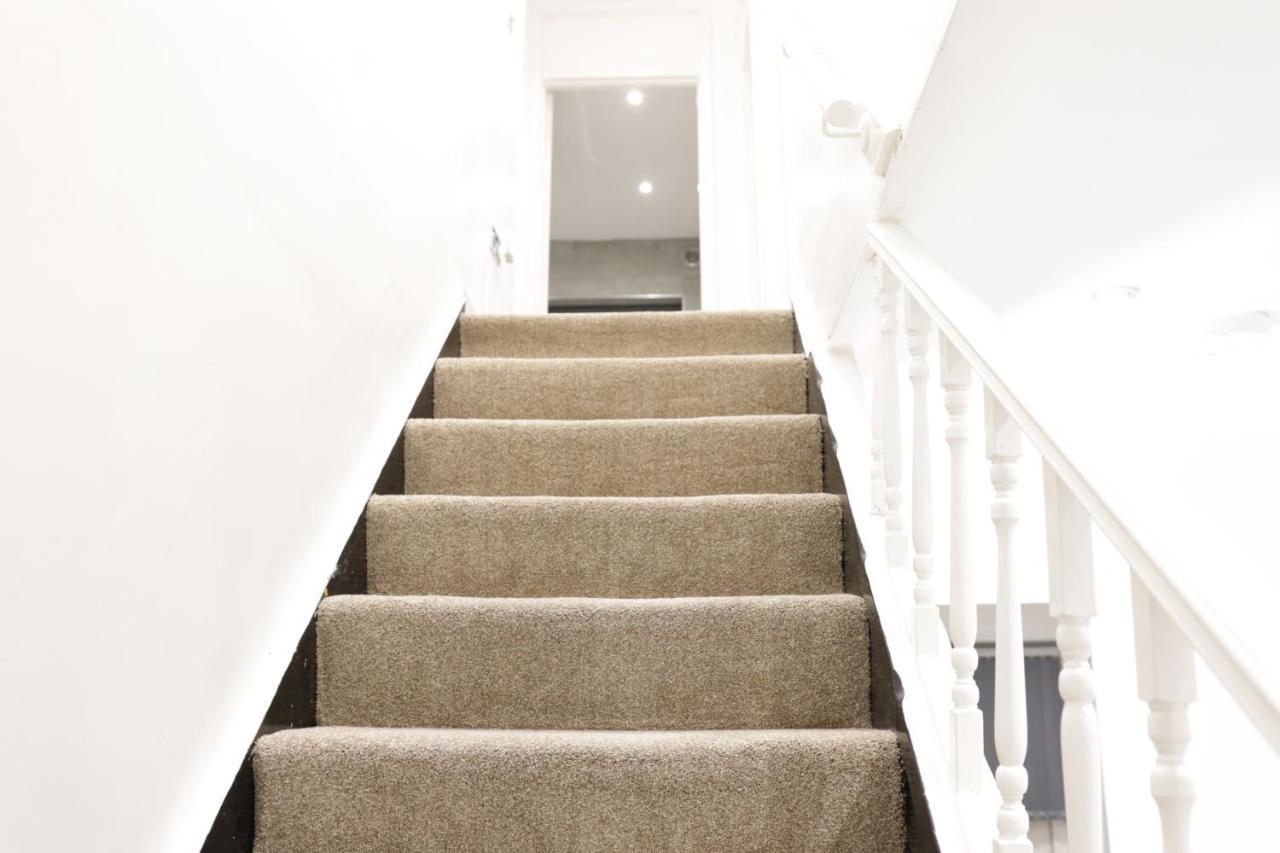 5 Bed Town House Within City Centre And Sleeps Up To 11 With Sky And Netflix Birmingham Ngoại thất bức ảnh